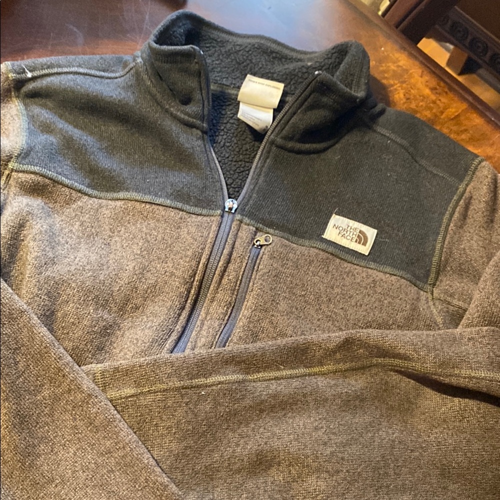 The North Face Men's Two-Tone Gray Quarter-Zip Fleece Sweater